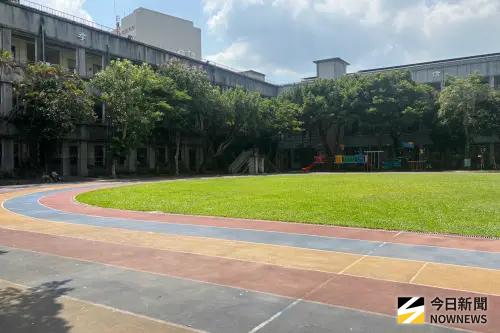 ▲東門國小操場發生學生相撞。（圖／記者李青縈攝）