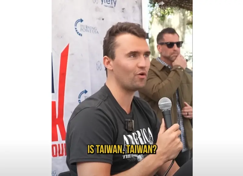 ▲美國保守派政治評論員柯克，10日在猶他谷大學演講時，突遭槍擊身亡，他生前一段與中國學生辯論並談到台灣議題的影片，再次引發關注。（圖／擷取自Turning Point USA YT影片）