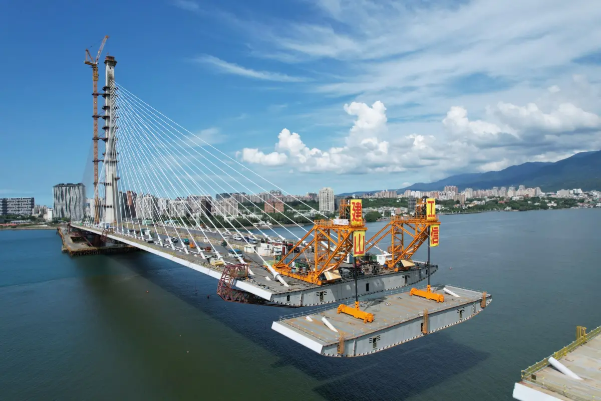 ▲淡江大橋於9月16日「合龍」，接起淡水和八里兩端。（圖／工信工程股份有限公司臉書）