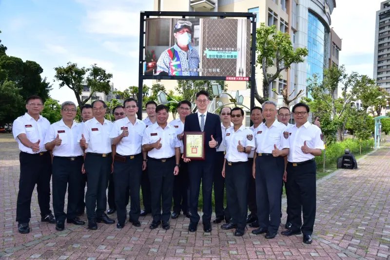▲中陽集團捐贈一座超大尺寸LED電視牆給消防局(圖／消防局提供2025.9.12)
