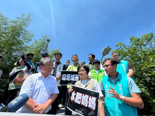 ▲民進黨團議員前往大里垃圾掩埋場會勘(圖／王立任提供2025.9.12)