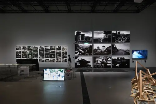 ▲新北市美術館現正展出「關係場域：90年代新北文化地景」（圖／朱淇宏攝，新北市美術館提供）