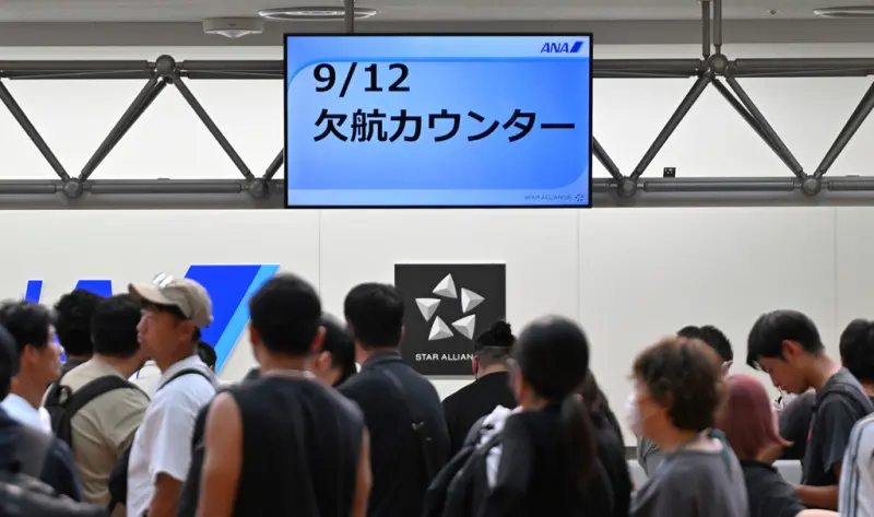    ▲東京羽田機場遭遇大雷雨襲擊，超過2萬名旅客行程因此延誤。（圖／美聯社／達志影像）  