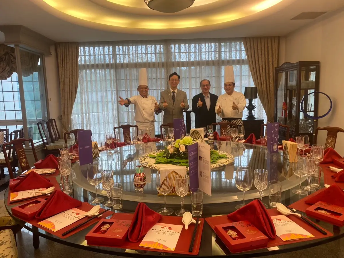 ▲自2024年2月起，每一季皆邀請中華料理大師黃清標於官邸舉辦 「美食饗宴」，至今已舉辦九場。（圖／翻攝自臉書）