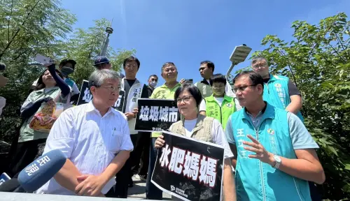 ▲民進黨團前往大里垃圾掩埋場現場會勘，並要求市長盧秀燕公開道歉。（圖／台中市議員王立任提供，2025.09.12）