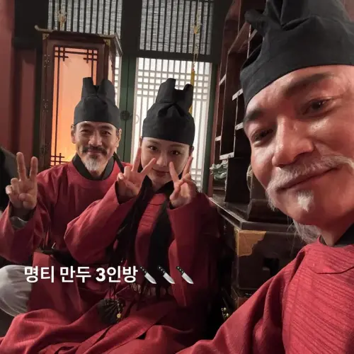 ▲潤娥顏值遇對手！《暴君》川菜仙女文昇攸（中）超搶鏡　社群美照全被挖。（圖／文昇攸IG@moonseungyou）