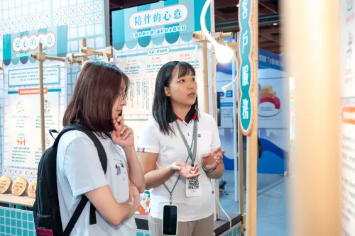 ▲「心意市場」以「心意」諧音「信義」，展區設計融入台灣傳統市場氛圍，並規劃四大主題，分別代表對客戶的心意、對同仁的心意、對社區的心意，以及對環境的心意。（圖／信義房屋提供）