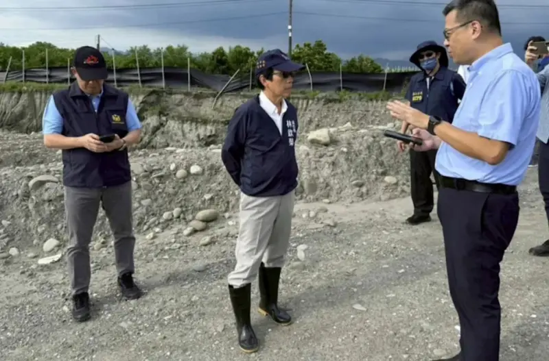 ▲橋頭地檢署與高雄市府聯合偵辦美濃砂石盜採案。（圖／橋頭地檢署提供）