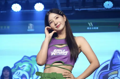 ▲娜比、高佳彬、廉世彬、金吉娜、陳伊（圖／臺中連莊職業排球提供）