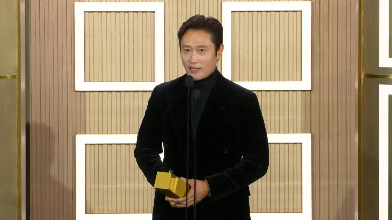 ▲李炳憲（又譯：李秉憲）在本屆多倫多影展（TIFF）拿下「特別貢獻獎」，英文底子好的他，上台全英文致詞超帥。（圖／TIFF Originals YouTube）