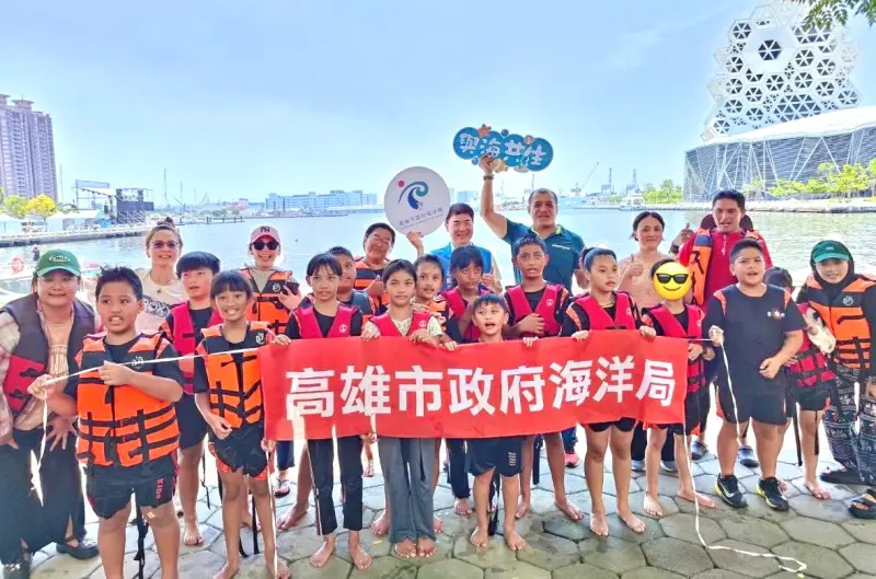 ▲高雄市政府海洋局安排原鄉茂林區多納國小師生到愛河灣親近海洋。(圖／高雄市政府海洋局提供)