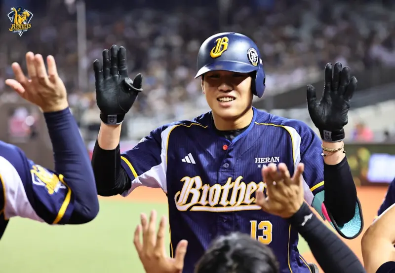 ▲樂天換投後，接替登板的勝利組投手莊昕諺被「中信小跑車」許庭綸炸裂生涯首轟，同時也是逆轉比數的3分砲，比分被改寫成3：1。（圖／中信兄弟提供）