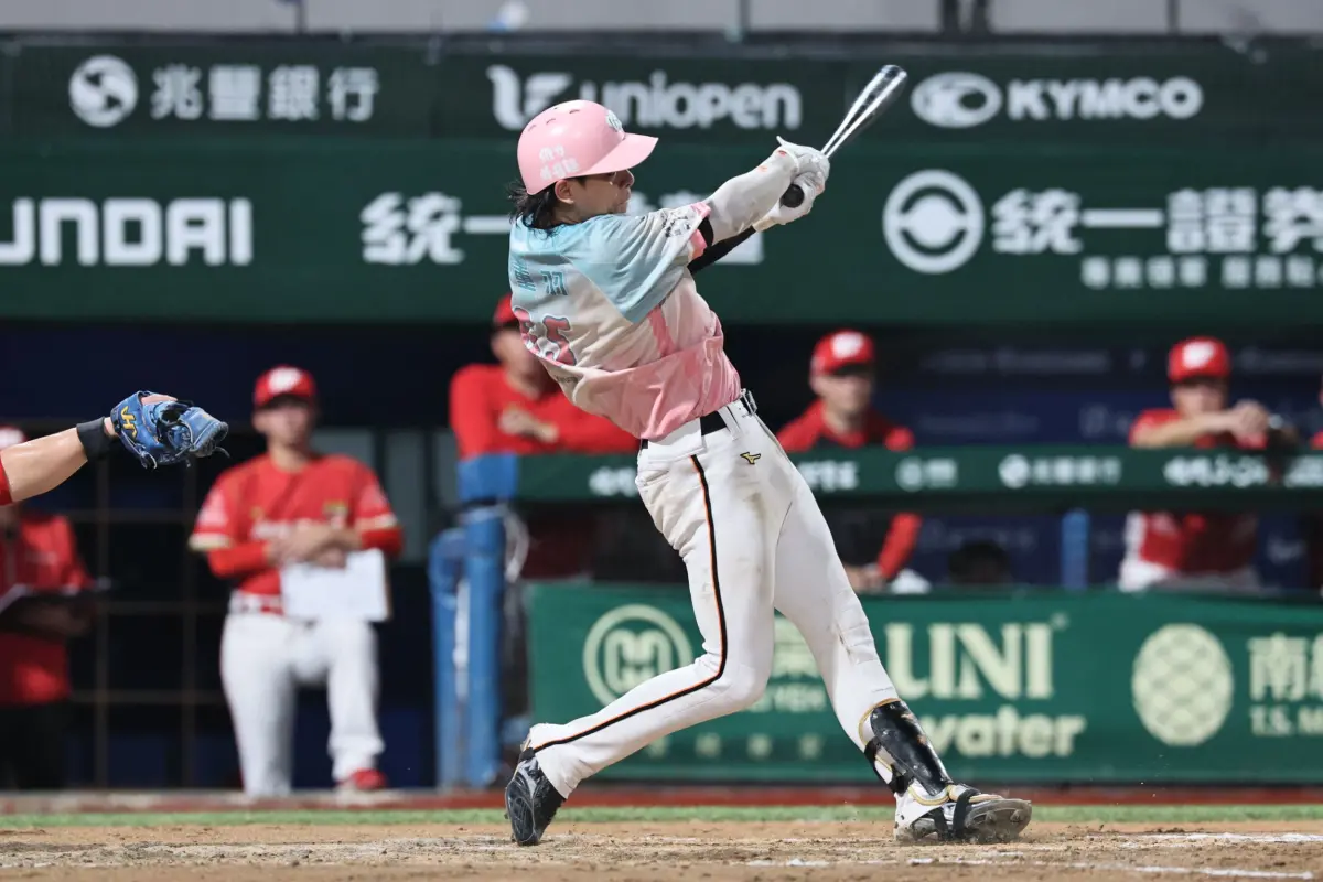 ▲統一獅陳重羽敲出再見高飛犧牲打，助隊以5：4逆轉擊退味全龍。（圖／統一獅提供）