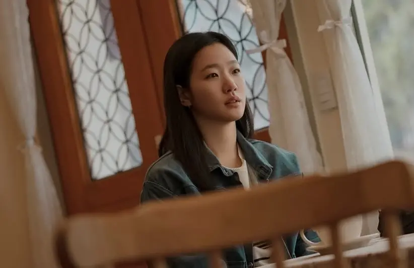 ▲《妳和其餘的一切》今（12）日於Netflix上線，15集一次播完，金高銀（如圖）與朴智賢上演憧憬又嫉妒的催淚友情。（圖／IG@netflixkr）