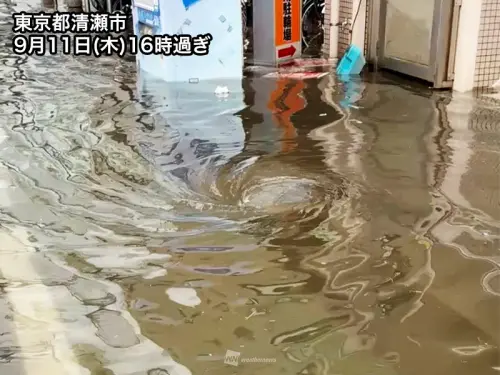 ▲11日關東地區下暴雨，馬路出現漩渦。（圖／翻攝X_ウェザーニュース）