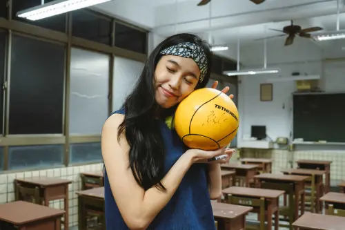 ▲陳庭妮驚訝她與老公胡宇威的緣分，發現2人小時候住很近，生活圈還有重疊。（圖／三立提供）