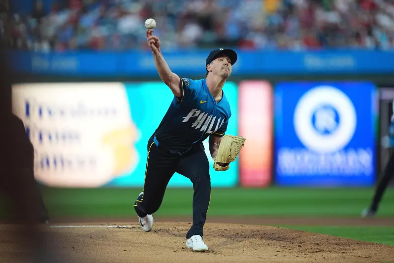 ▲美國職棒大聯盟（Major League Baseball）目前效力費城費城人的「前道奇少主」比尤勒（Walker Buehler），終於在今（13）日回到大聯盟擔任發投手，他對堪薩斯皇家主投5局僅失1分，以及哈波（Bryce Harper）2分砲的帶領下，最終以8：2擊敗皇家。（圖／美聯社／達志影像）