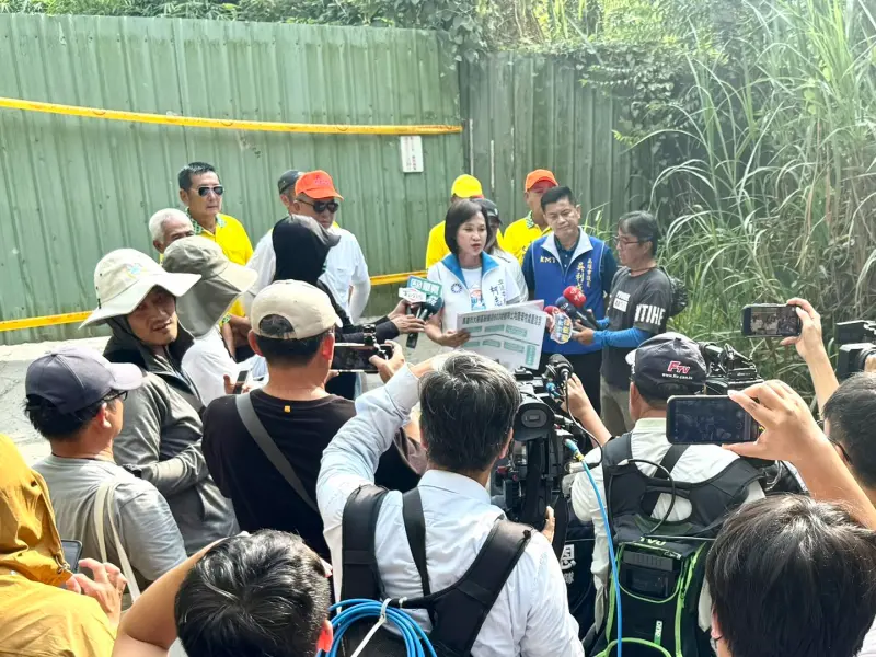 ▲國民黨立委柯志恩接獲陳情，統嶺山頭也有農地遭濫墾，他要到現場會勘，卻發現已遭檢方封鎖。（圖／翻攝柯志恩臉書）