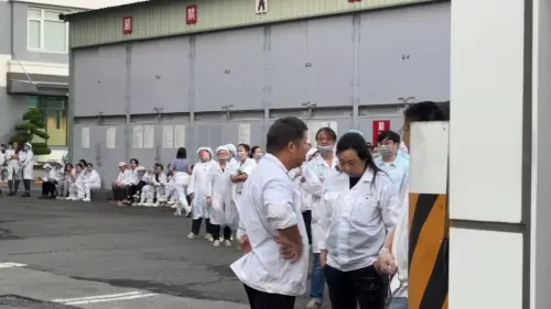 高雄科技公司爆發火警！疑似後方爐子爆炸　緊急疏散約155人
