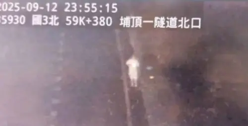 國道3號北上大溪段轎車撞護欄　疑似駕駛人逃逸畫面曝光！
