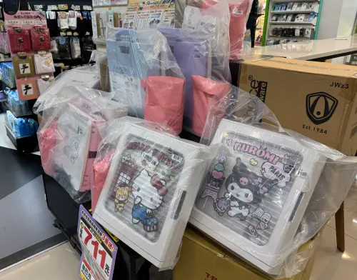 7-11「福袋5折」跳水出清！三麗鷗25款全半價：涼被、行李箱都有
