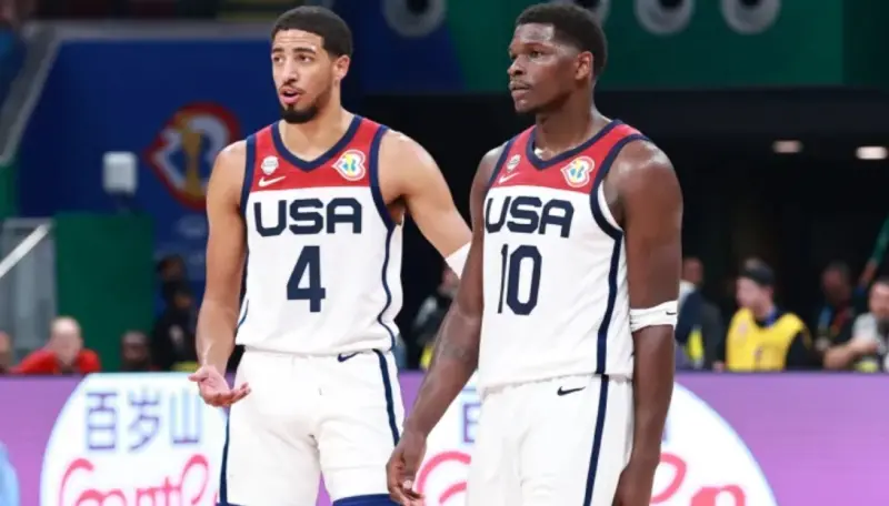 ▲美國男籃完成奧運五連霸後，球評西蒙斯點名愛德華茲與哈利伯頓將接班成為2028洛杉磯奧運後場核心。（圖／路透／達志影像）