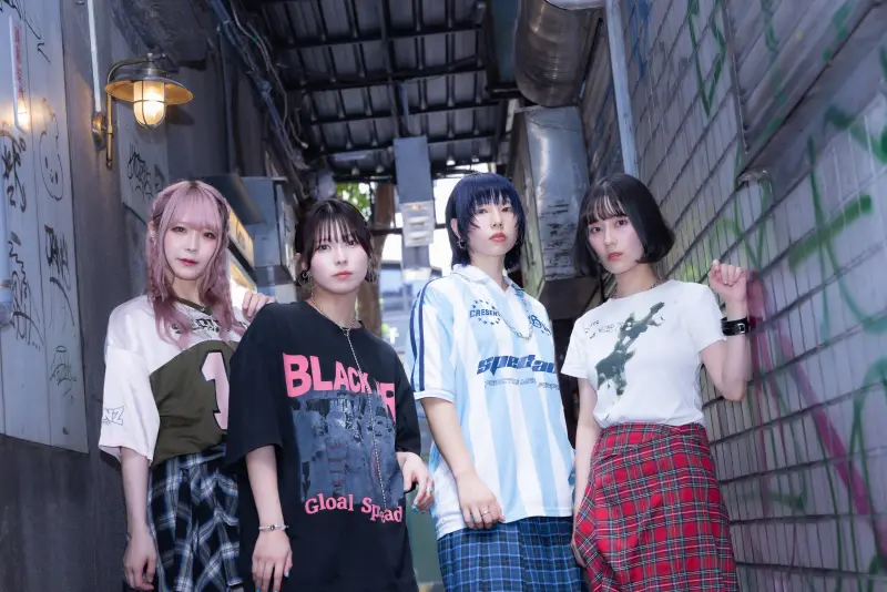 ▲Faulieu.成員Ayano（左起）、Canaco、Mimori、Kaho首度來台，許願逛九份、一人吃一片雞排。（圖／雅慕斯娛樂）