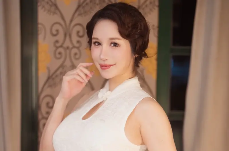 ▲H級辣模辛尤里6月才分享懷孕6到7個月的好消息，但沒想到今（13）日，竟宣布在產前2周離婚，結束3個月的短命婚姻，表示決定去父留子。（圖／辛尤里FB）