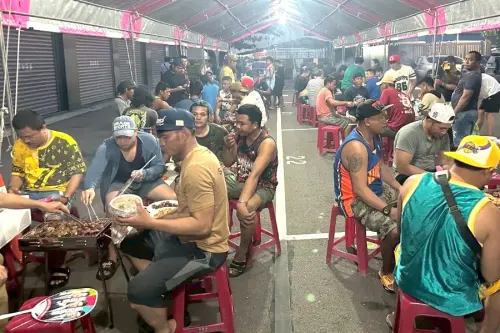 ▲高雄市政府海洋局舉辦前鎮漁港秋節星光夜烤聯歡晚會活動，現場充滿歡樂團圓的氛圍。(圖／高雄市政府海洋局提供)