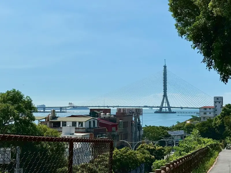 ▲淡江大橋明（16）日將合龍，預計在明年在5月12日通車，房市專家曾敬德表示，淡江大橋合龍對淡水房市來說一定有幫助，不過對於房價上漲部分有限。（圖／記者蕭涵云攝,2025.09.13）