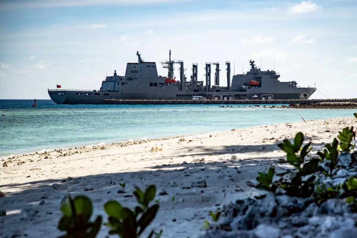 今日軍武／戰略意義重大！海軍「磐石艦」泊靠太平島碼頭首曝光