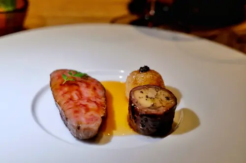 ▲「HANSIK BBO DUO 韓烤雙重奏」吃得到火候恰到好處的和牛紐約客等料理。（圖／記者葉盛耀攝）