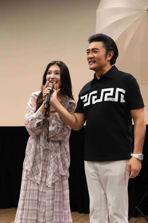 ▲李㼈（右）與李紫嫣（左）共同呼籲愛要及時。（圖／星光瑞瑞提供）