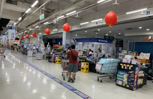 ▲家樂福量販店部分門市，目前有提供24小時營業服務，但全台僅有9間。（圖／Google評價）