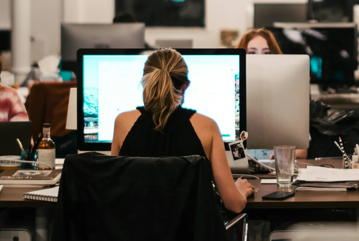 ▲台灣高薪職業通常都會聯想到工程師，但近日有民眾提及考上「台灣1職業」月薪衝破6萬，且休假多又好錄取，堪稱是台灣隱藏鐵飯碗工作。（圖／取自unsplash）