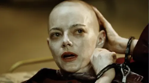 這是艾瑪史東？光頭造型嚇壞影迷：史上最驚　剃髮主因背後藏洋蔥
