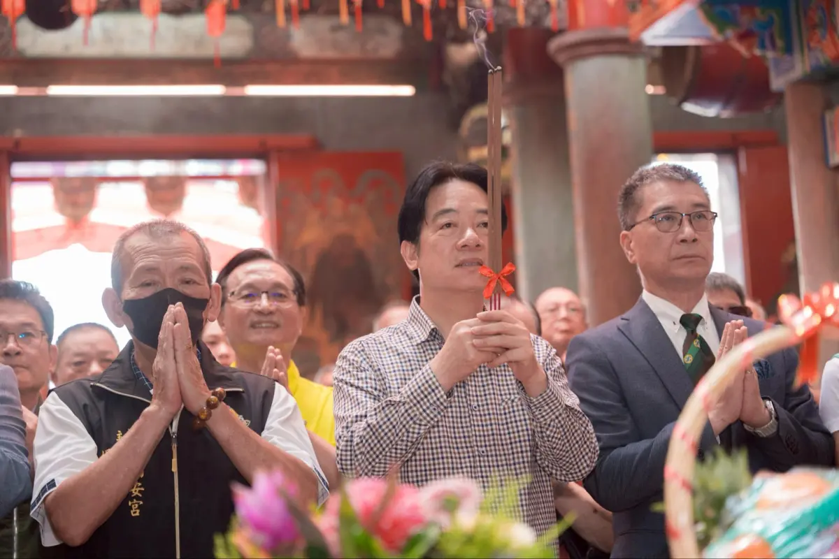 ▲賴清德赴台中宮廟參拜致詞，狂讚李洋自我要求甚高，不虧是兩屆奧運金牌。（圖／立委陳素月辦公室提供）