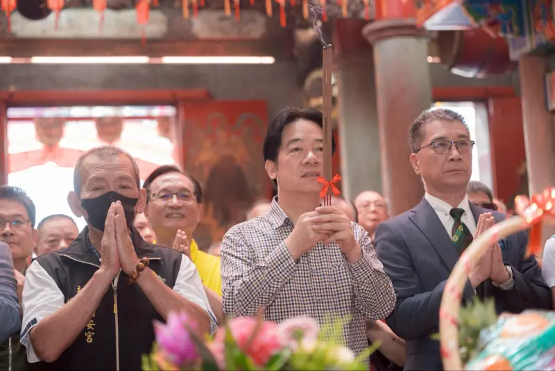 ▲賴清德赴台中宮廟參拜致詞，狂讚李洋自我要求甚高，不虧是兩屆奧運金牌。（圖／立委陳素月辦公室提供）