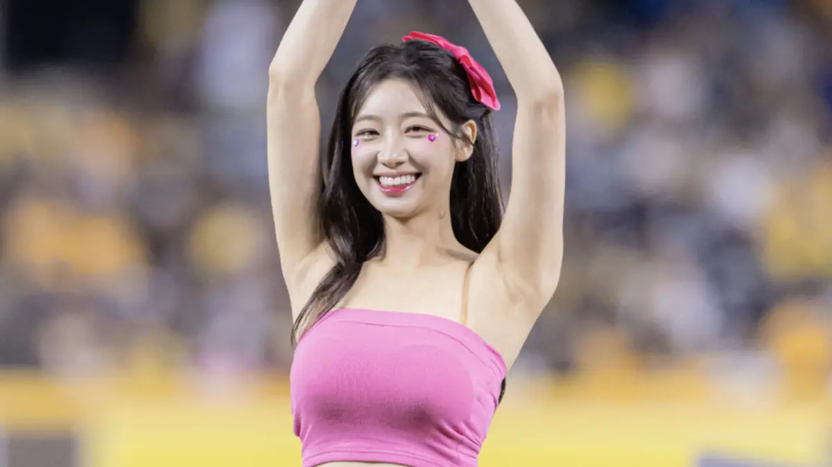 ▲韓籍啦啦隊女神禹洙漢（如圖）見到歌手ZICO眼冒愛心、應援到沒力，更笑說2人都同姓「禹」好像有種特別的緣分。（圖／樂天桃猿提供）