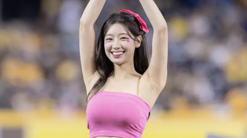 ▲韓籍啦啦隊女神禹洙漢（如圖）見到歌手ZICO眼冒愛心、應援到沒力，更笑說2人都同姓「禹」好像有種特別的緣分。（圖／樂天桃猿提供）