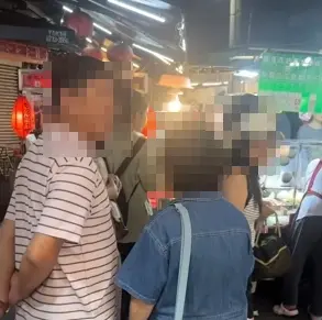想買黃仁勳愛店！男女借站臨江夜市服飾店門口　遭趕爆發口角衝突
