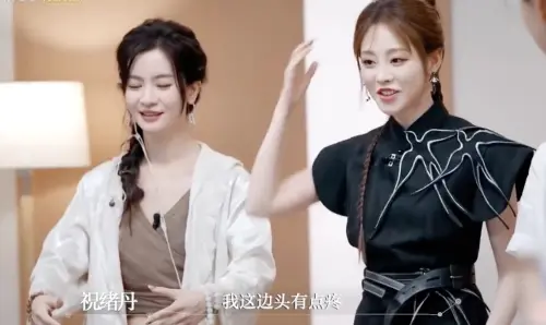 ▲祝緒丹（右）跳了一下之後表示頭很痛，讓醫生驚覺狀態不對。（圖／祝緒丹Bambi）