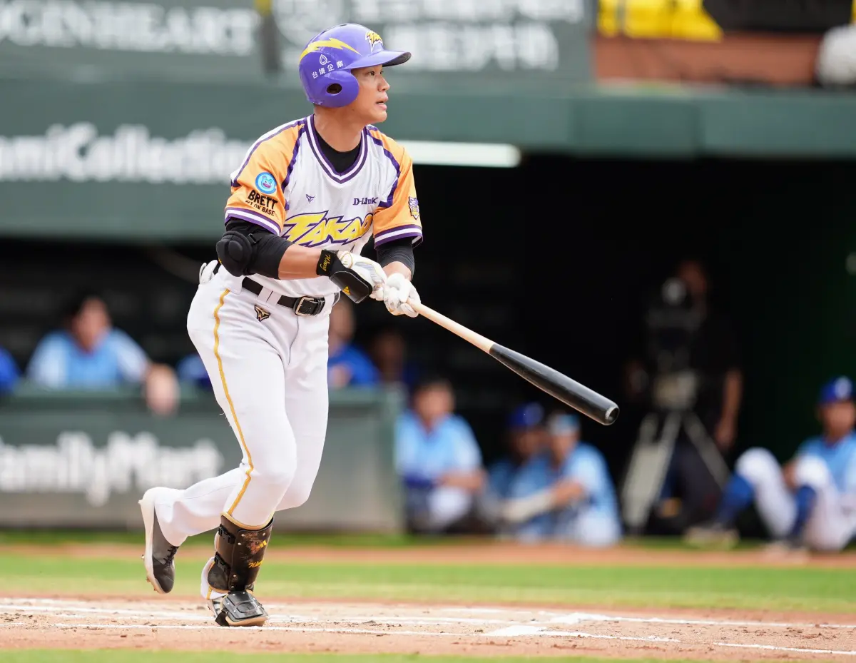 ▲台鋼雄鷹王柏融開局敲出適時安打，替雄鷹攻下寶貴1分。（圖／台鋼雄鷹提供）