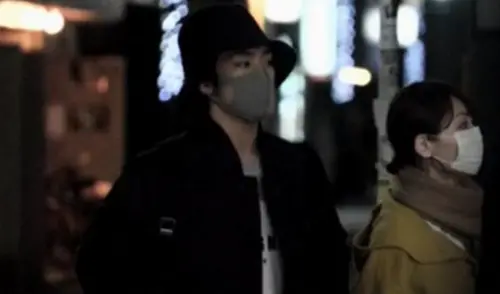 ▲小野賢章與花澤香菜2017年被週刊拍到約會畫面，才讓戀情曝光。（圖／週刊文春）