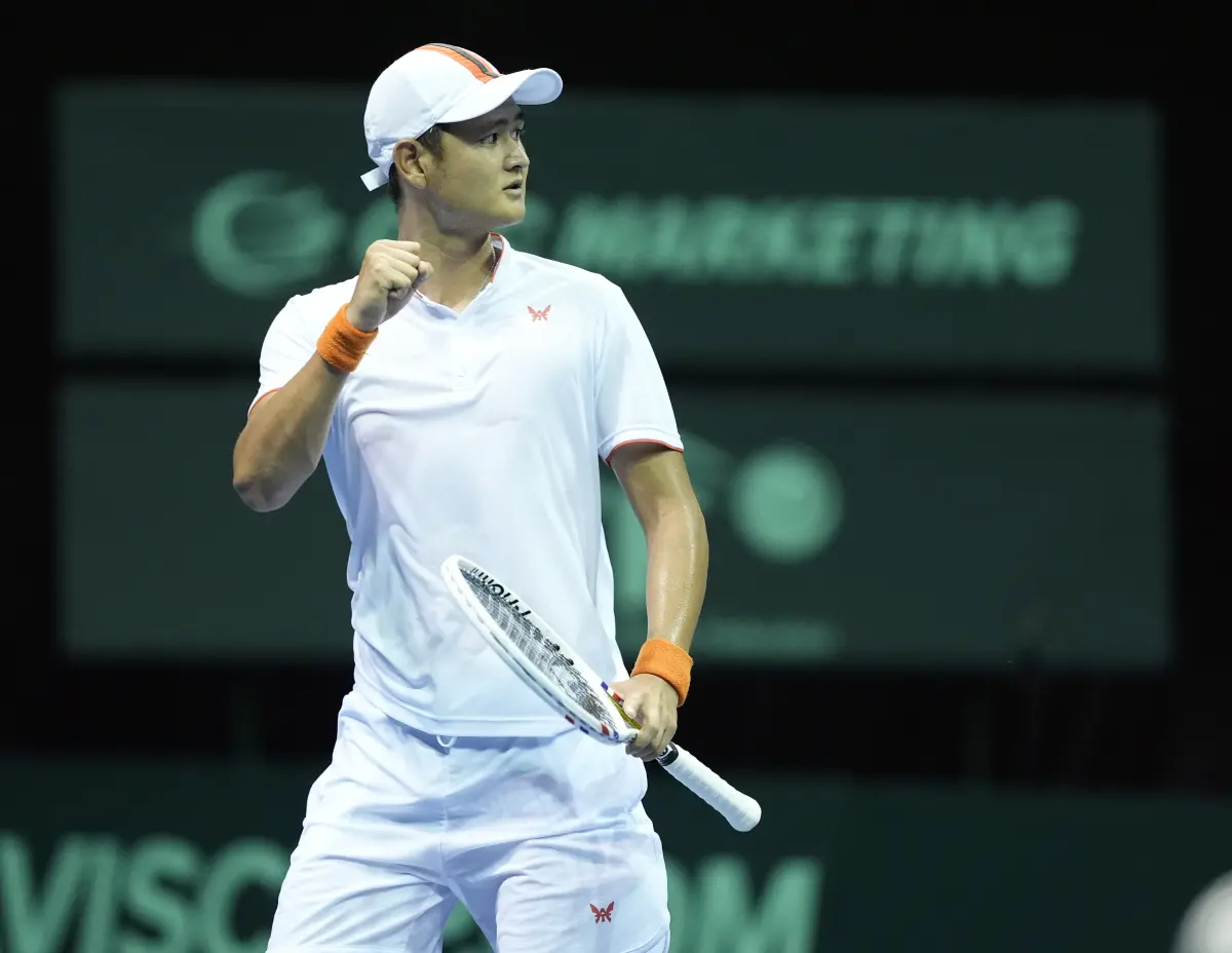 ▲2025年台維斯盃決勝的第5點單打由吳東霖再度披掛上陣，對手是經驗豐富的杜拉索維奇，兩人展開超過3小時的激烈對決，最終以6：7（4）、7：6（2）、4：6吞敗，讓台灣隊痛失主場晉級機會。（圖／海碩整合行銷提供）