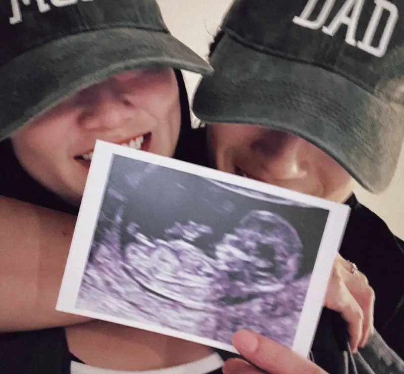 ▲焦凡凡（左）現身婁峻碩（右）演唱會，兩人突然公布喜訊，焦凡凡有喜了。（圖／ 伊弗龐金有限公司提供）