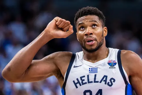 ▲「字母哥」阿德托坤博（Giannis Antetokounmpo）一掃上一場失常的陰霾，在對上芬蘭一戰全場繳出30分17籃板6助攻的怪物級數據，帶領希臘隊以92：89險勝芬蘭。（圖／取自FIBA歐錦賽官網，fiba.basketball/）