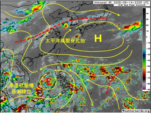 ▲太平洋高壓往北，季風低壓跟著北抬，除了颱風容易生成，台灣附近的水氣也將增加。（圖／天氣職人-吳聖宇臉書）