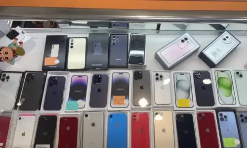 ▲iPhone 舊機。（圖/記者張嘉哲攝）