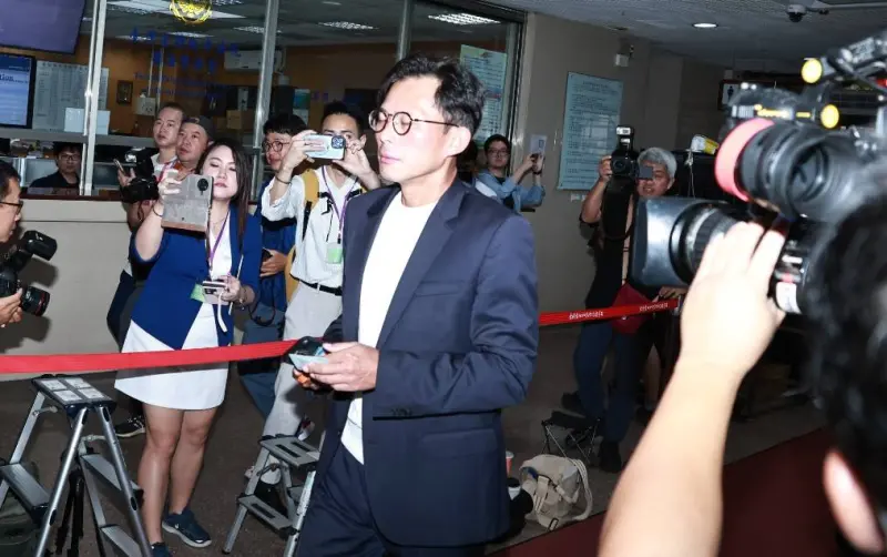 ▲黃國昌今（15日）全程陪同柯文哲開庭。（圖／記者吳翊緁攝）